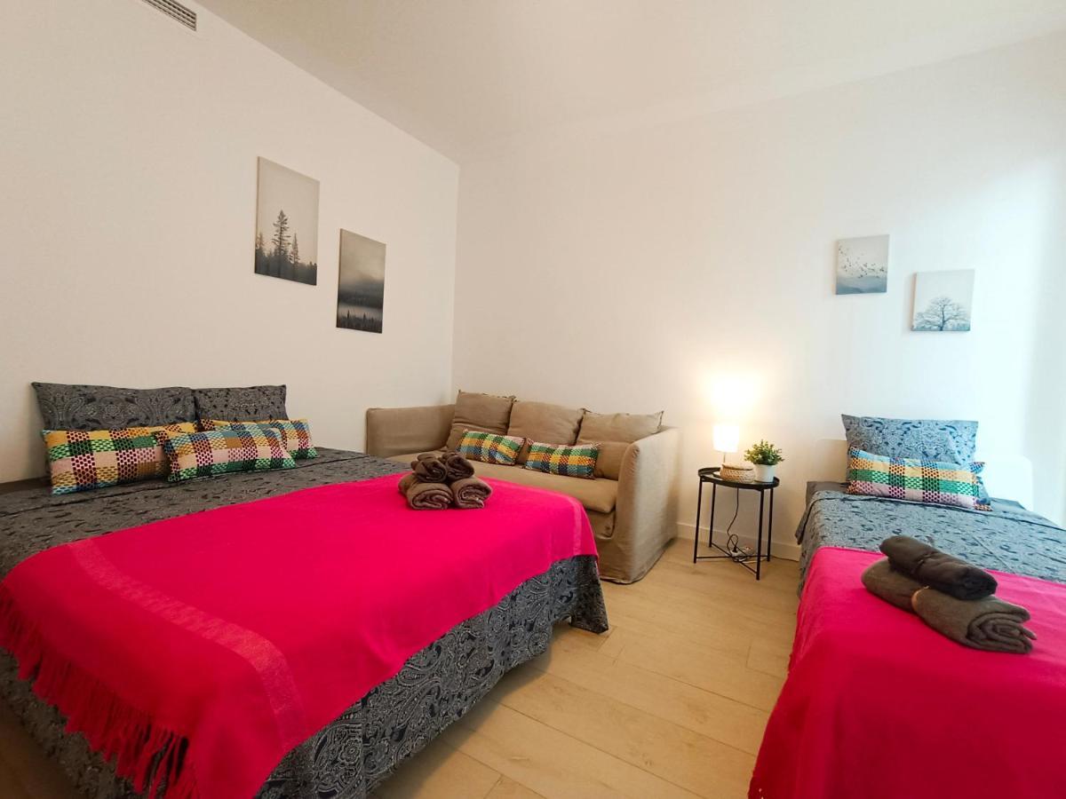By Plaza Universidad Rooms Barcelona Zewnętrze zdjęcie