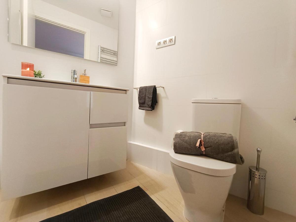 By Plaza Universidad Rooms Barcelona Zewnętrze zdjęcie