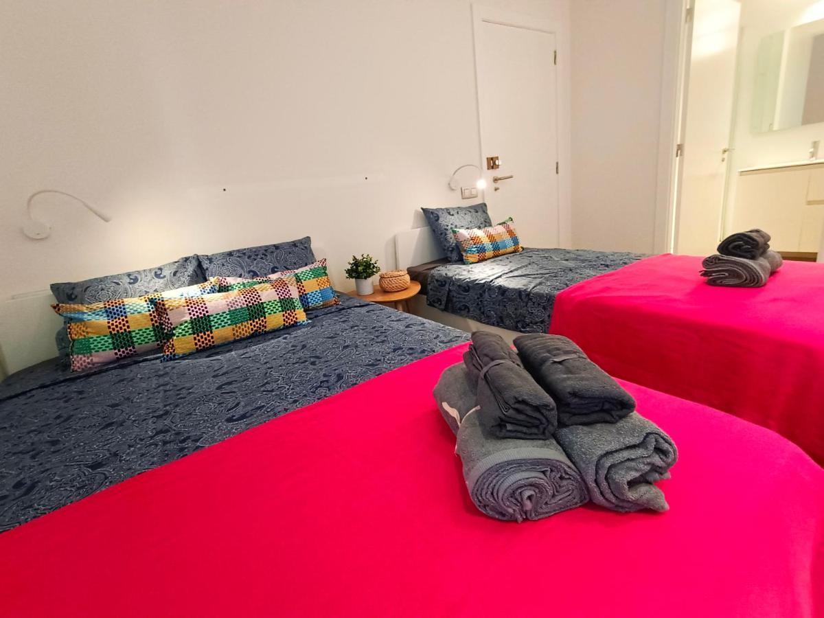 By Plaza Universidad Rooms Barcelona Zewnętrze zdjęcie