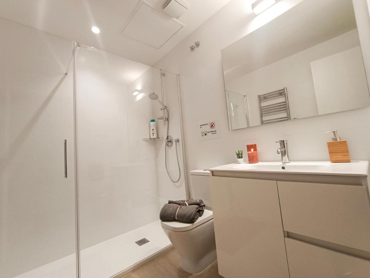 By Plaza Universidad Rooms Barcelona Zewnętrze zdjęcie